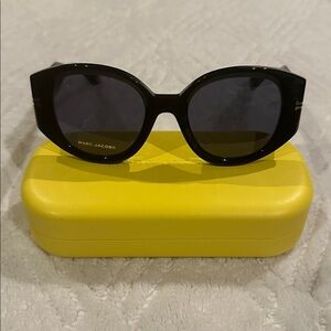 NWT Marc Jacobs 1052/S Black Sunglasses with Bright Yellow Case